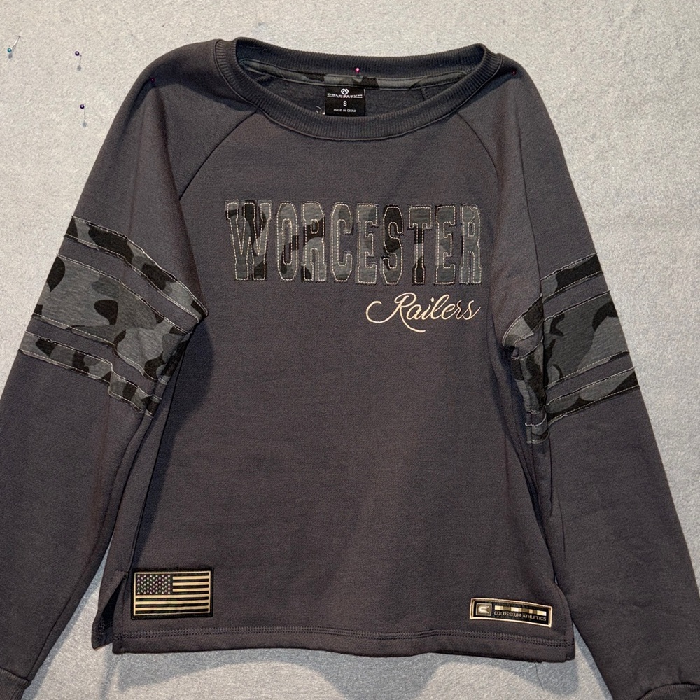 Colosseum Gray and camouflage Worcester Railers Hockey Club  Sweatshirt small